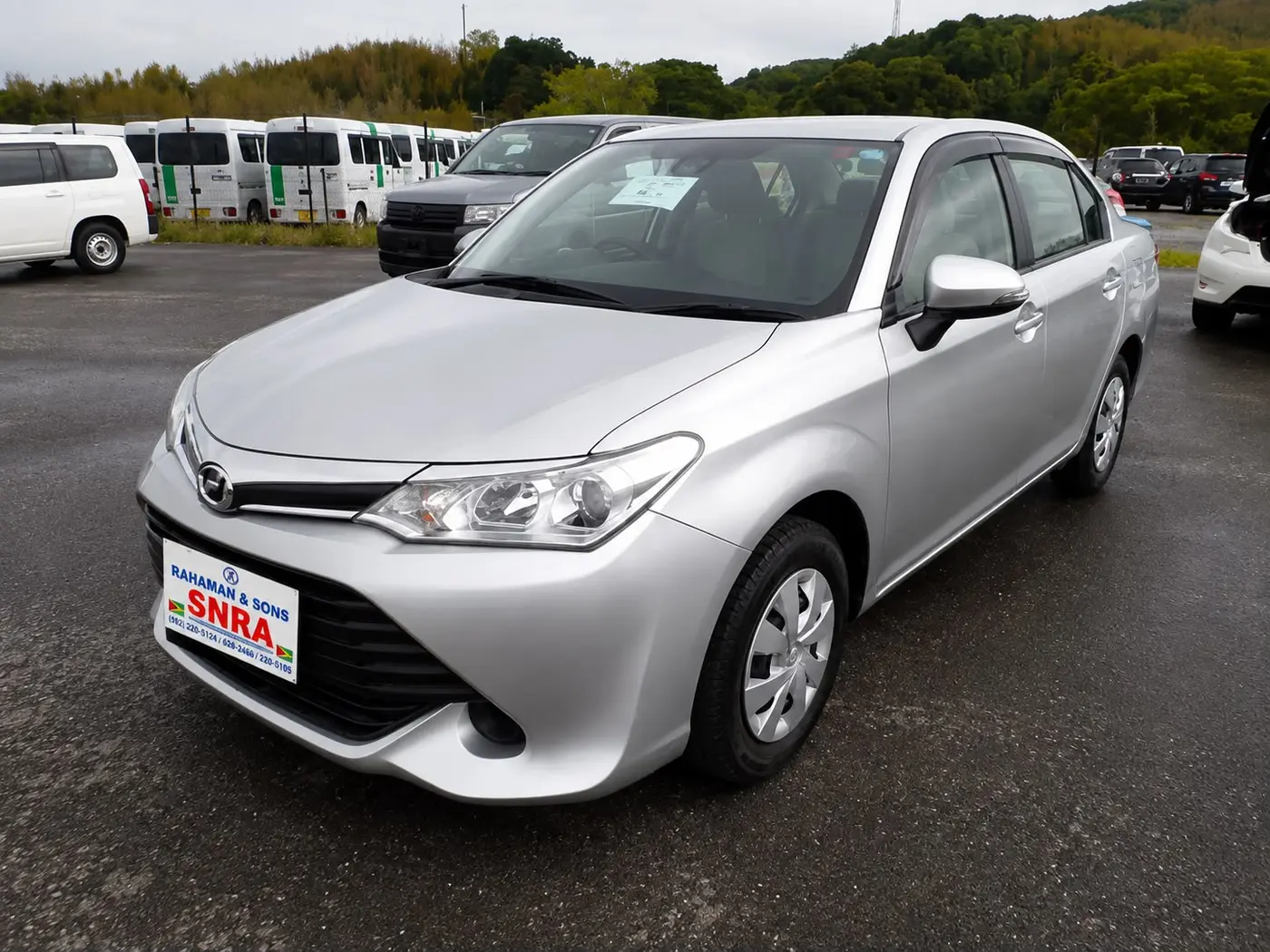 2016 Toyota Corolla Axio, silver — photo 2 of 4