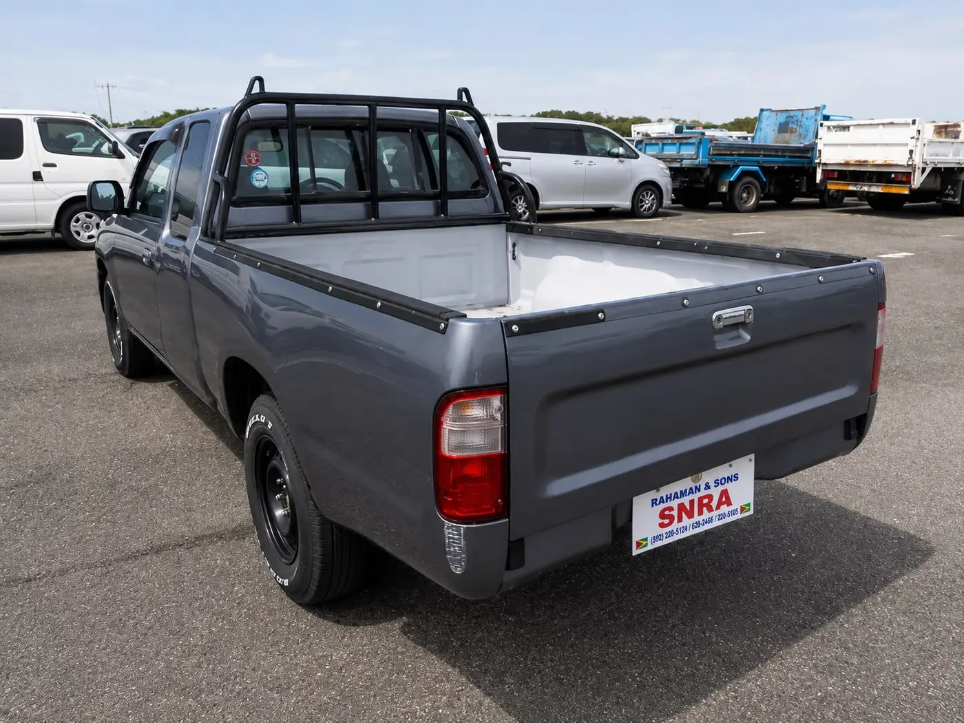 2001 Toyota Hilux, silver — photo 3 of 4