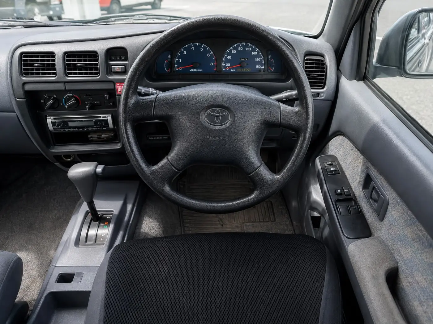 2001 Toyota Hilux, silver — photo 4 of 4