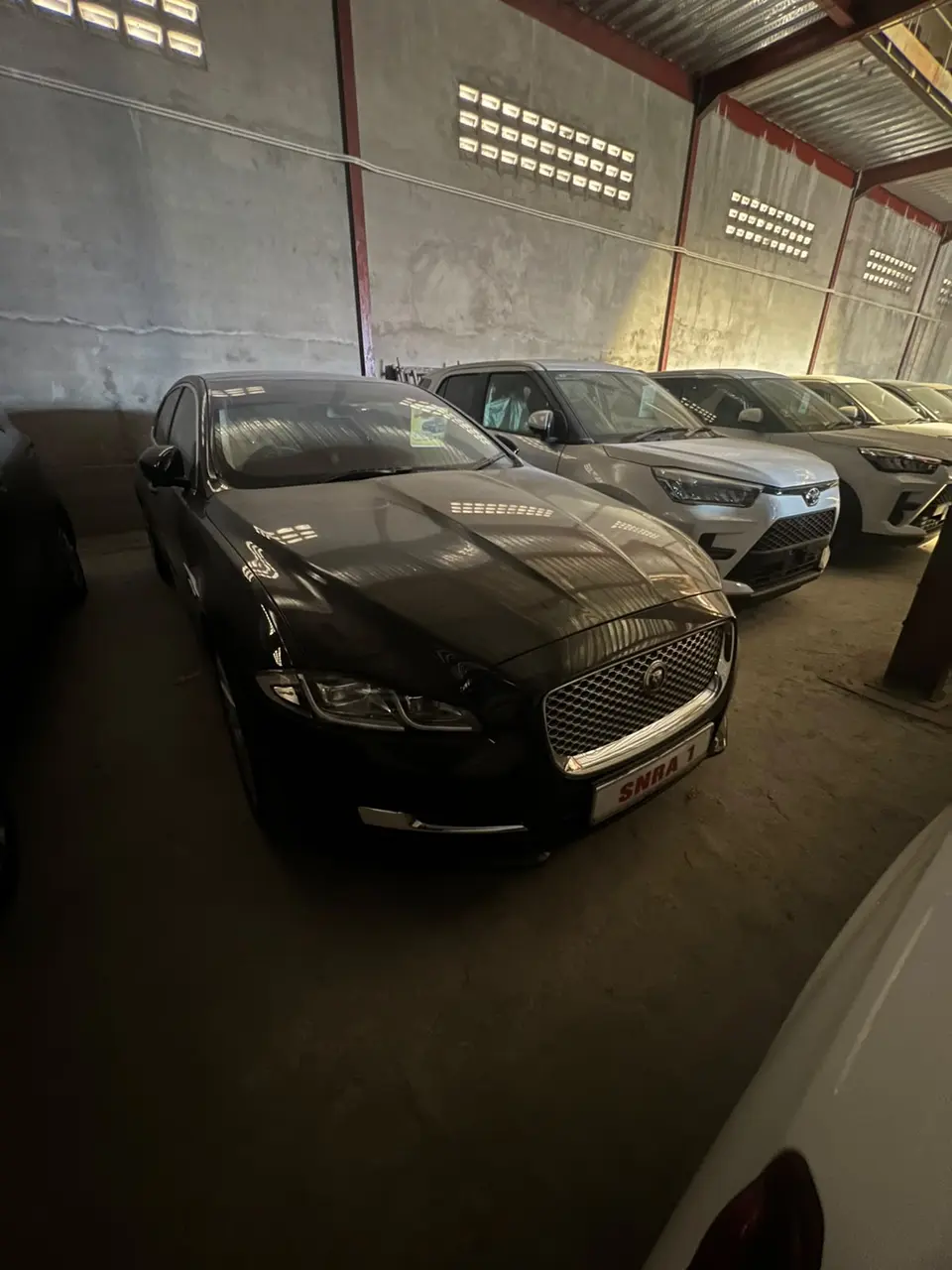 2016 Jaguar XF, black — photo 1 of 4
