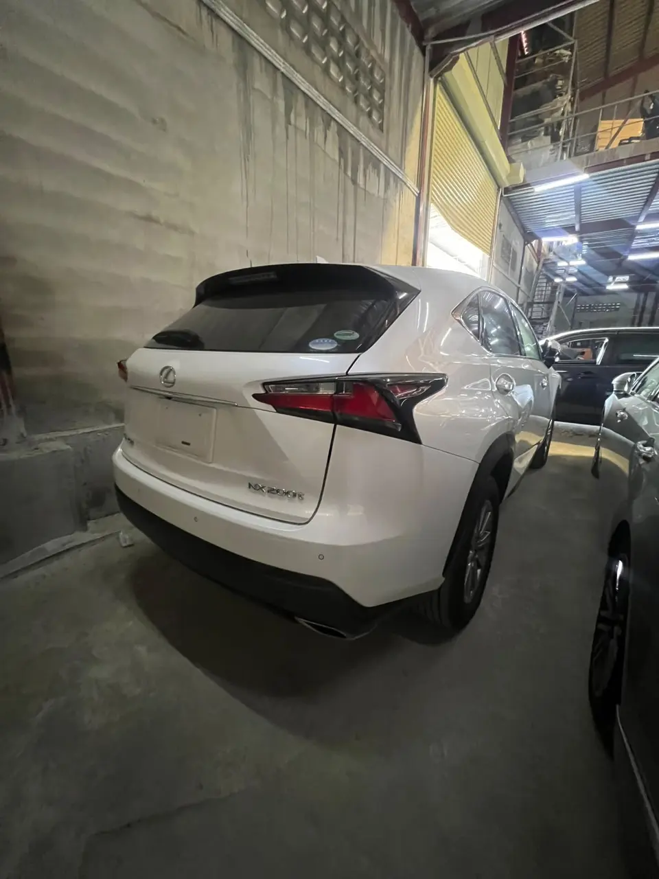 2015 Lexus NX200t, white — photo 2 of 4