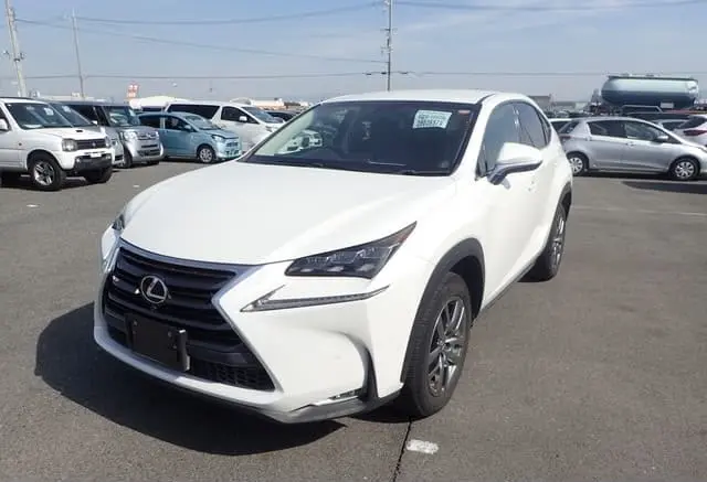 2015 Lexus NX200t, silver — photo 1 of 4