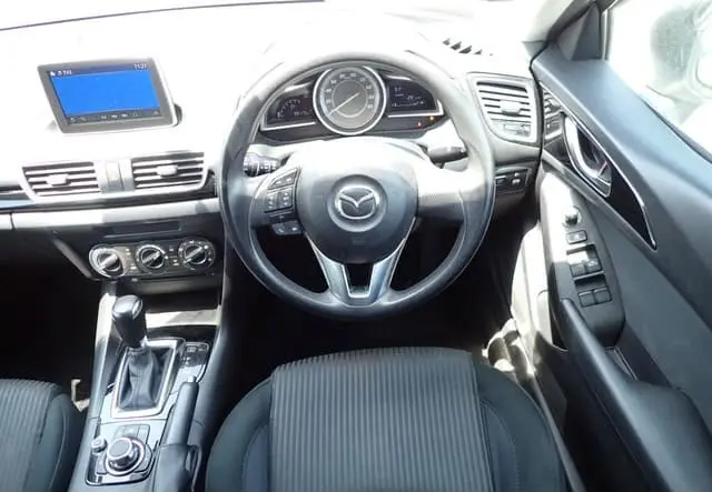 2014 Mazda Axela, white — photo 4 of 4