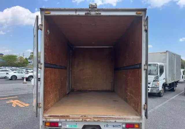 2003 Mitsubishi Canter, white — photo 2 of 4
