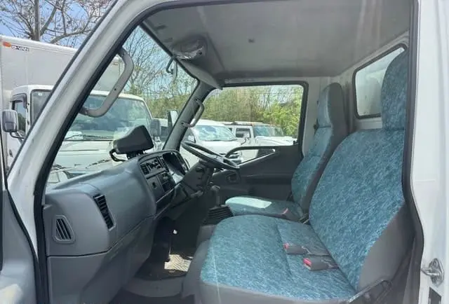 2003 Mitsubishi Canter, white — photo 4 of 4
