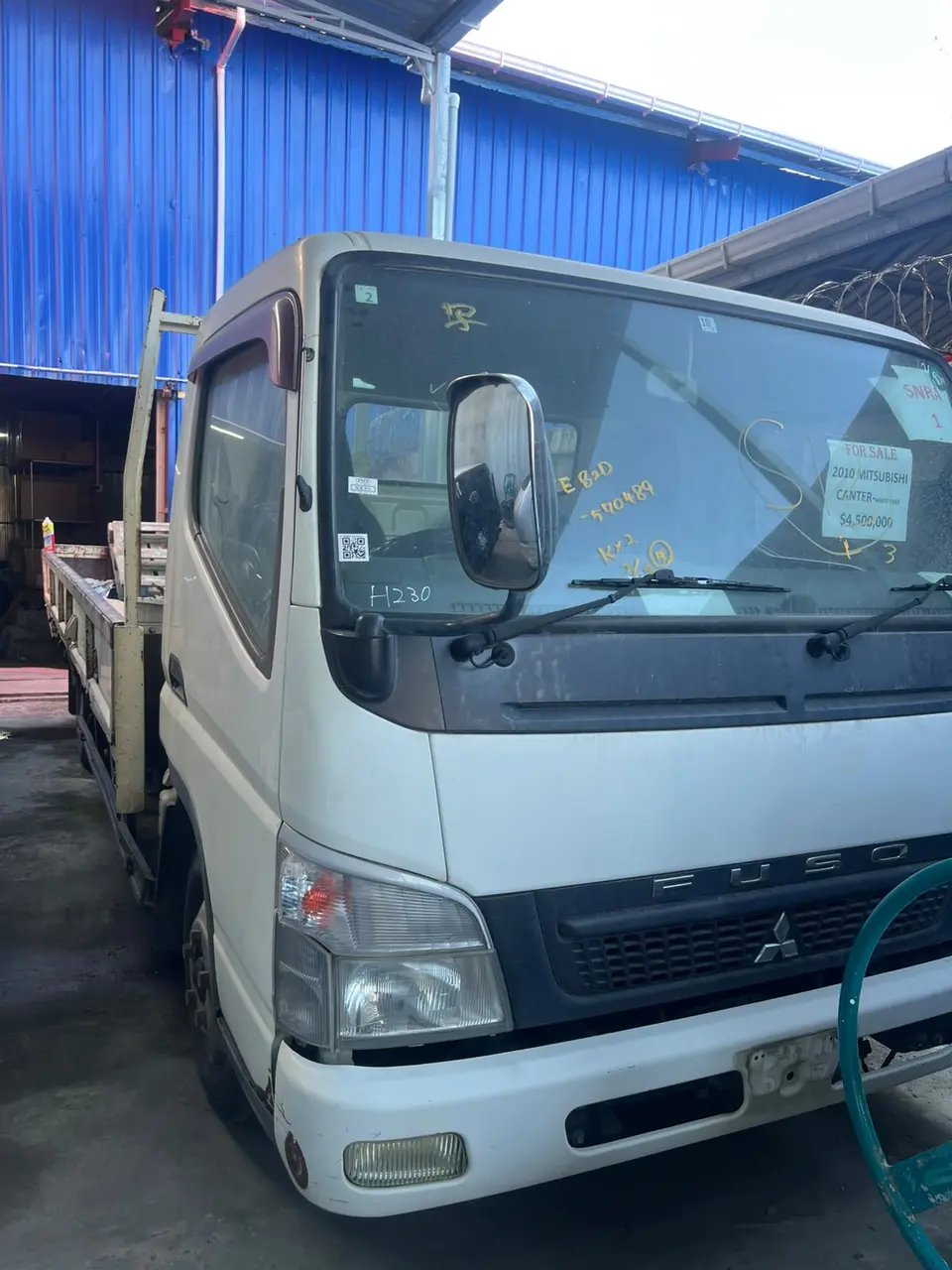 2016 Mitsubishi Canter, white — photo 1 of 4