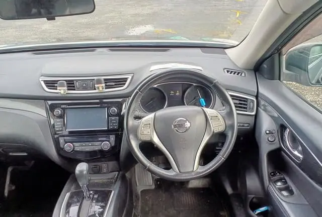 2015 Nissan X-Trail, black — photo 4 of 4