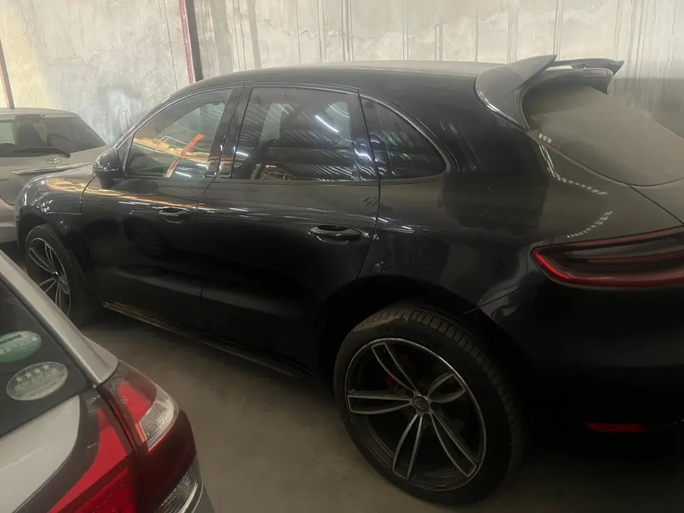 2014 Porsche Macan, gray — photo 2 of 4