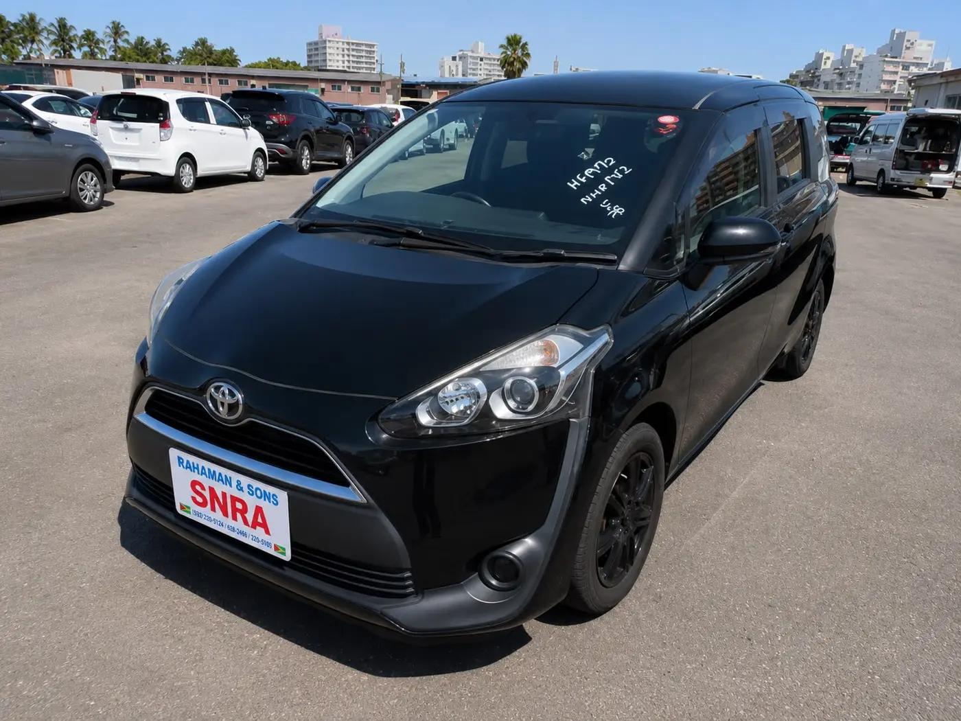 2015 Toyota Sienta, black — photo 2 of 4