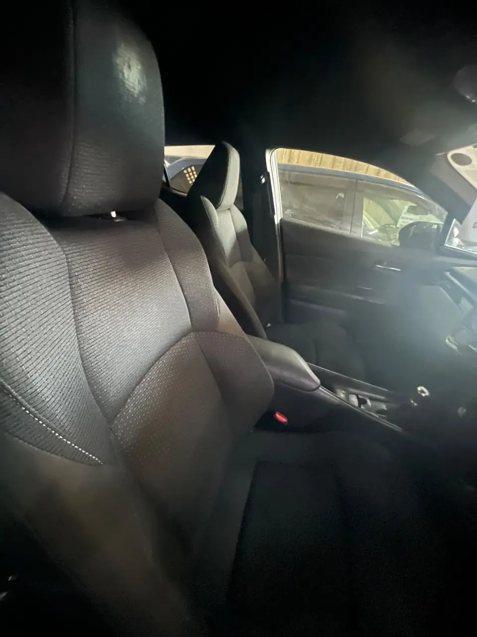 2017 Toyota C-HR, silver — photo 3 of 4