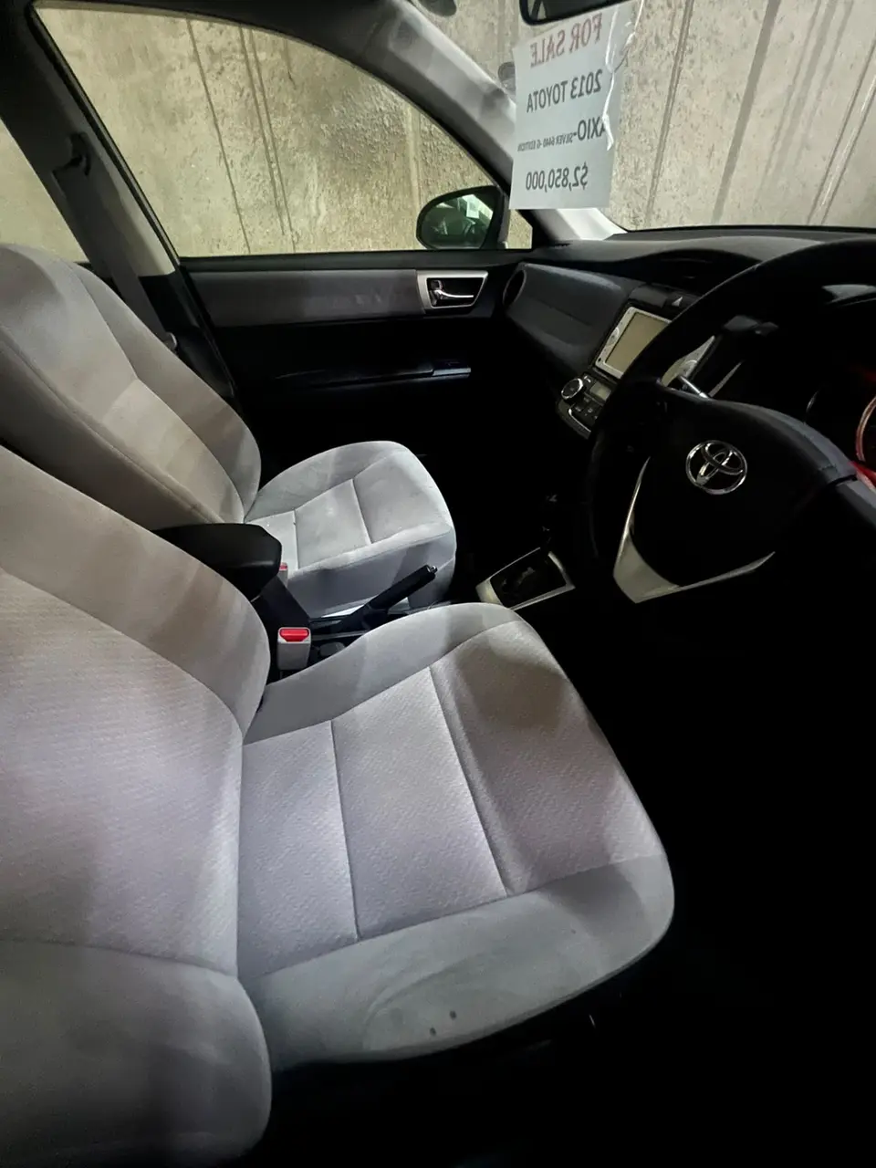 2013 Toyota Corolla Axio, silver — photo 3 of 4