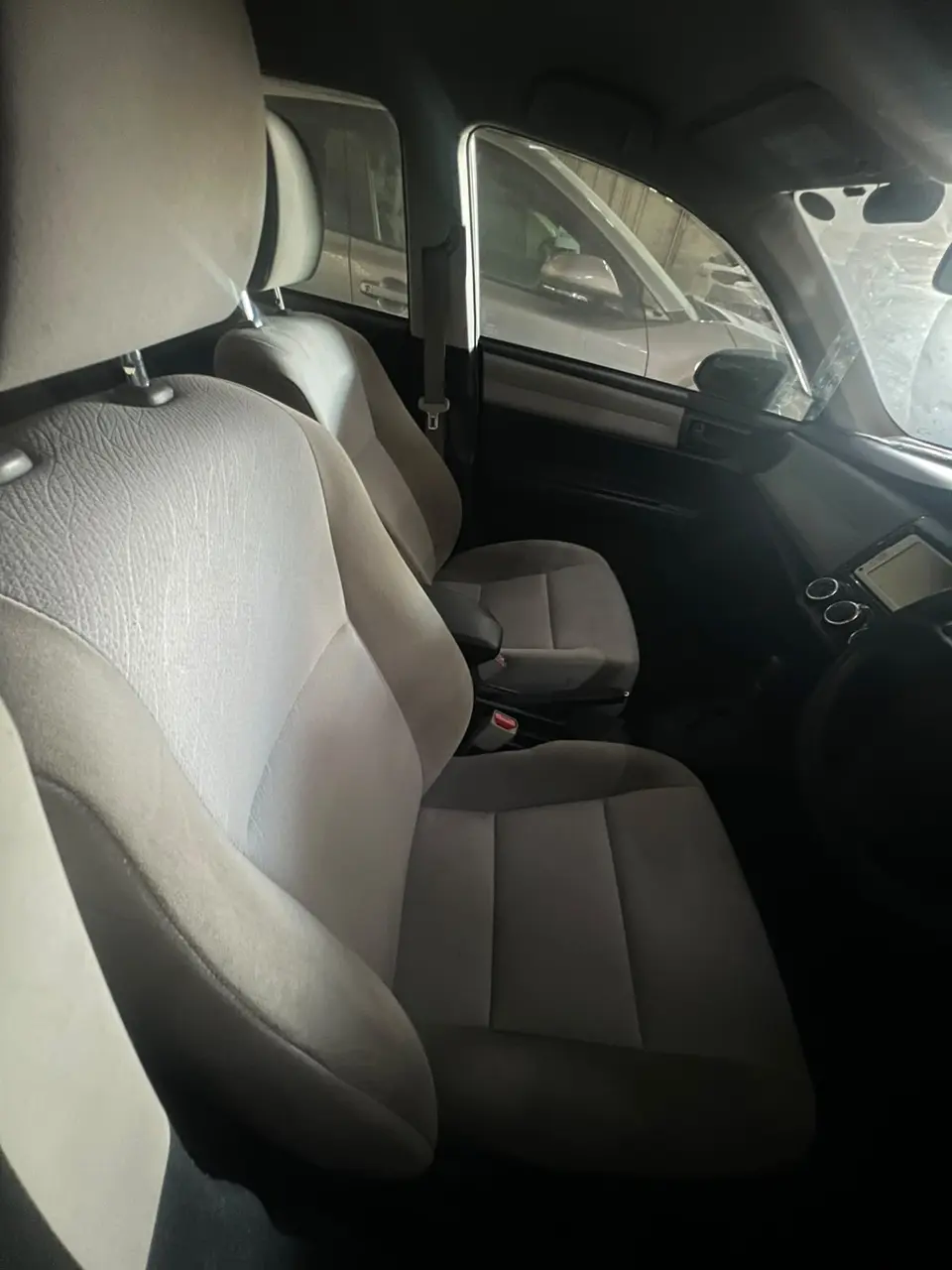 2013 Toyota Corolla Axio, silver — photo 3 of 4
