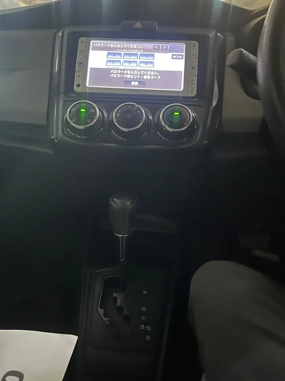 2013 Toyota Corolla Axio, silver — photo 4 of 4