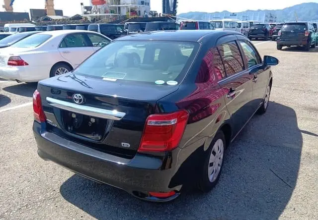 2015 Toyota Corolla Axio, silver — photo 2 of 4