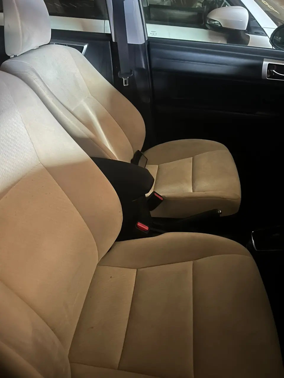 2015 Toyota Corolla Axio, silver — photo 3 of 4