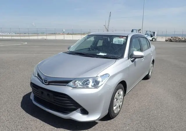 2016 Toyota Corolla Axio, silver — photo 1 of 4