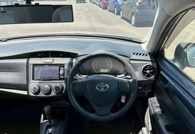 2016 Toyota Corolla Axio, silver — photo 3 of 4