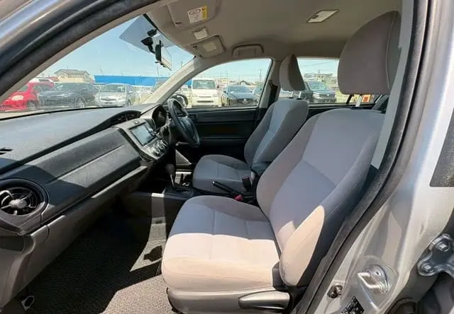 2016 Toyota Corolla Axio, silver — photo 4 of 4