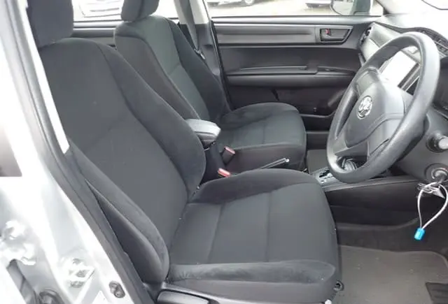 2018 Toyota Corolla Axio, silver — photo 4 of 4