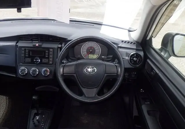 2018 Toyota Corolla Axio, white — photo 4 of 4