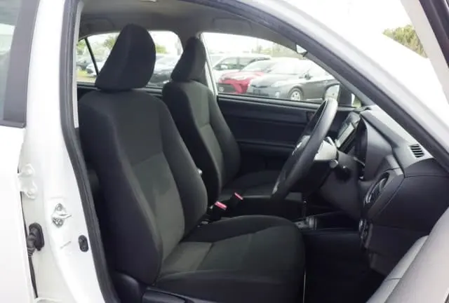 2020 Toyota Corolla Axio, silver — photo 3 of 4
