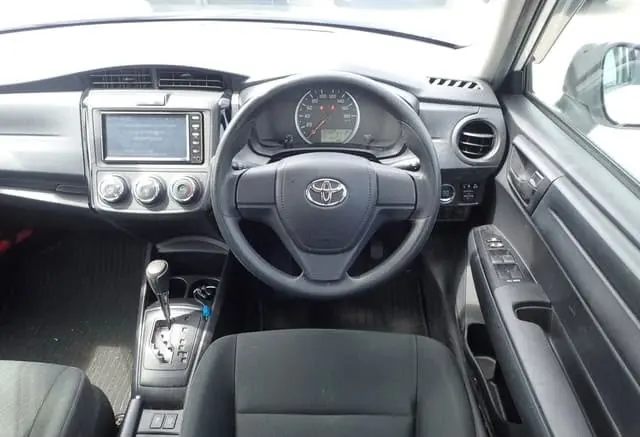 2020 Toyota Corolla Axio, white — photo 3 of 4