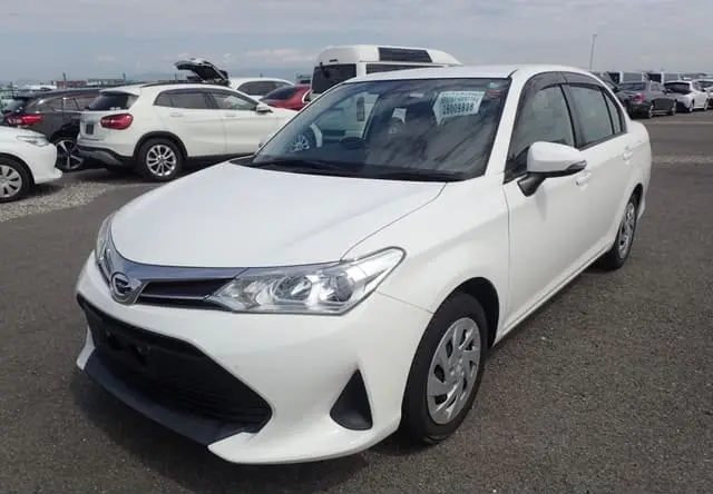 2020 Toyota Corolla Axio, white — photo 1 of 4