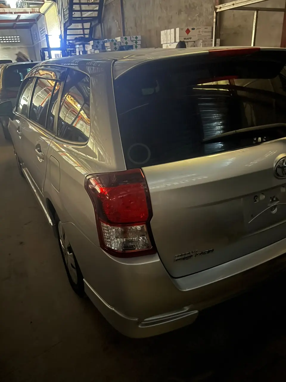2013 Toyota Corolla Fielder, silver — photo 2 of 4