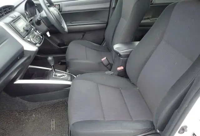 2013 Toyota Corolla Fielder, silver — photo 3 of 4