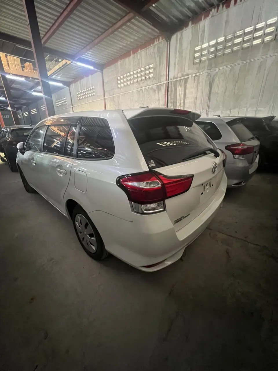 2015 Toyota Corolla Fielder, white — photo 2 of 4