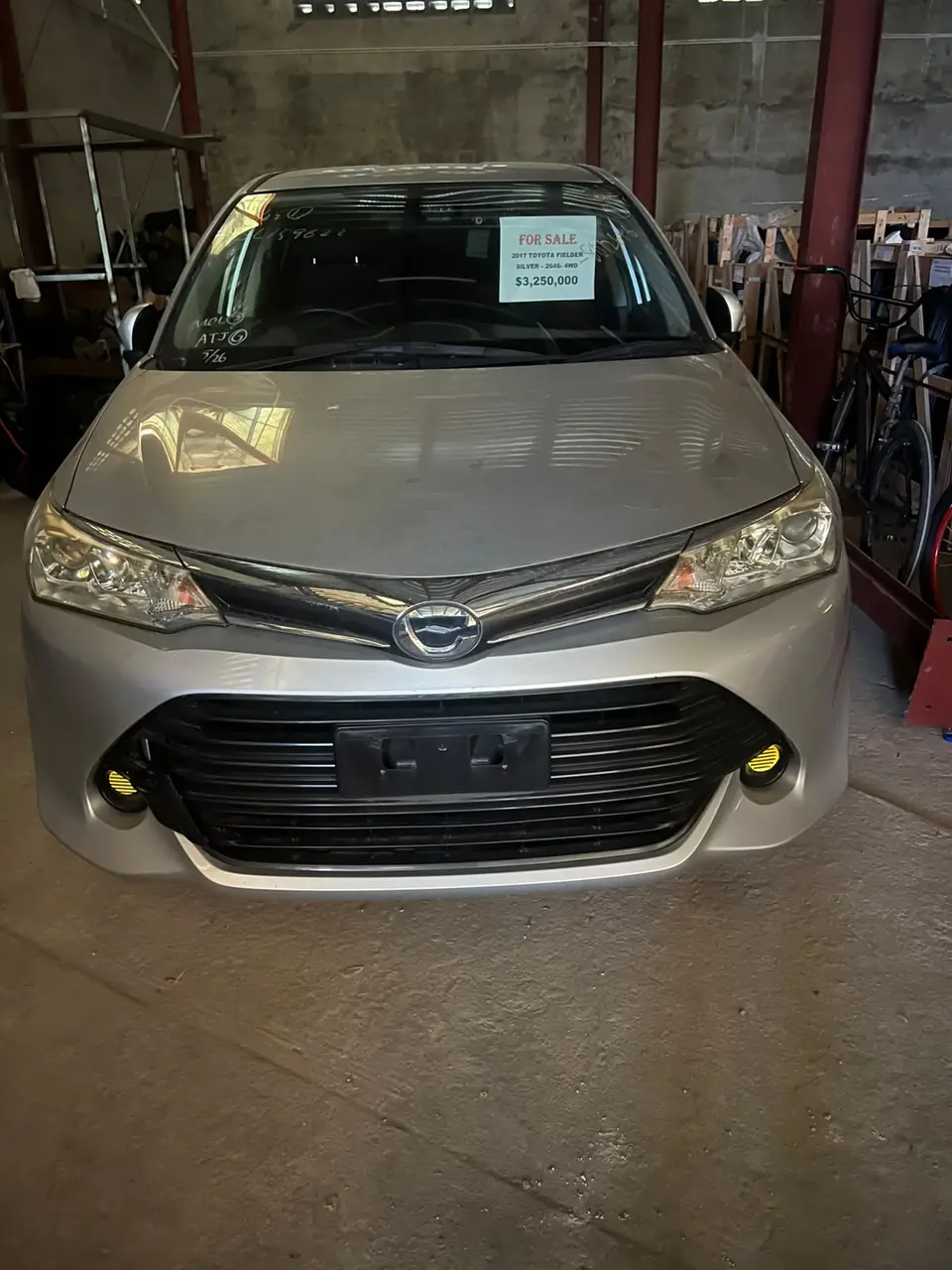 2017 Toyota Corolla Fielder, silver — photo 1 of 4