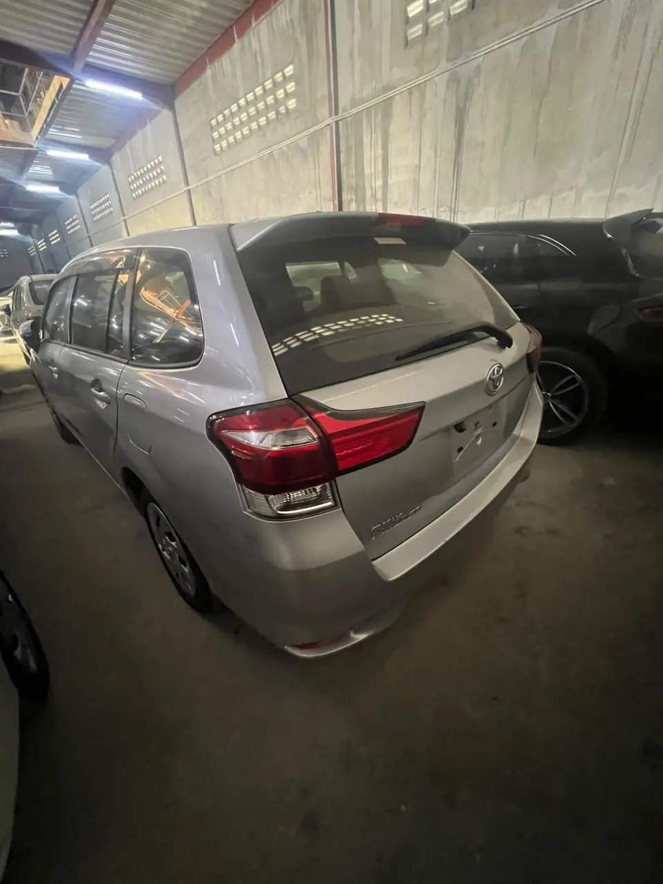 2018 Toyota Corolla Fielder, silver — photo 2 of 4