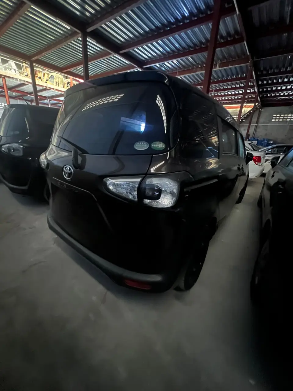 2015 Toyota Sienta, brown — photo 2 of 4